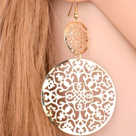 Gold dangle earrings Elegant Gold Filigree Earrings NWT - Picture 2 of 4